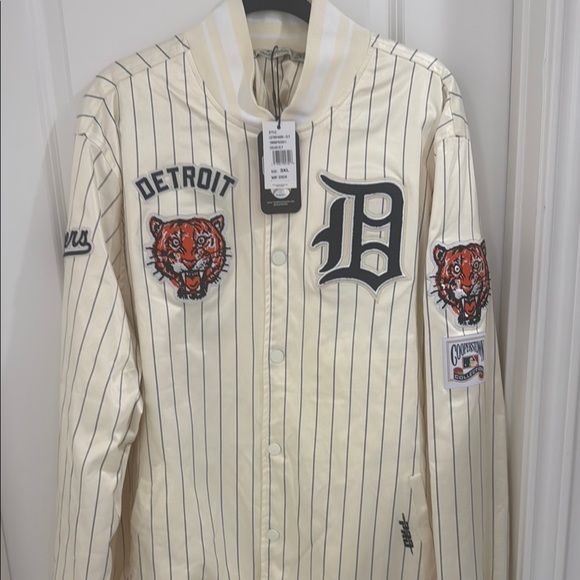 Detroit Tigers Cream Jacket - Picture 2 of 6